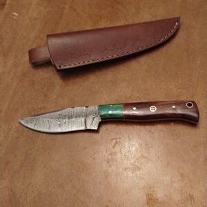 New Damascus steel blade men's hunting knife with sheath brown and green